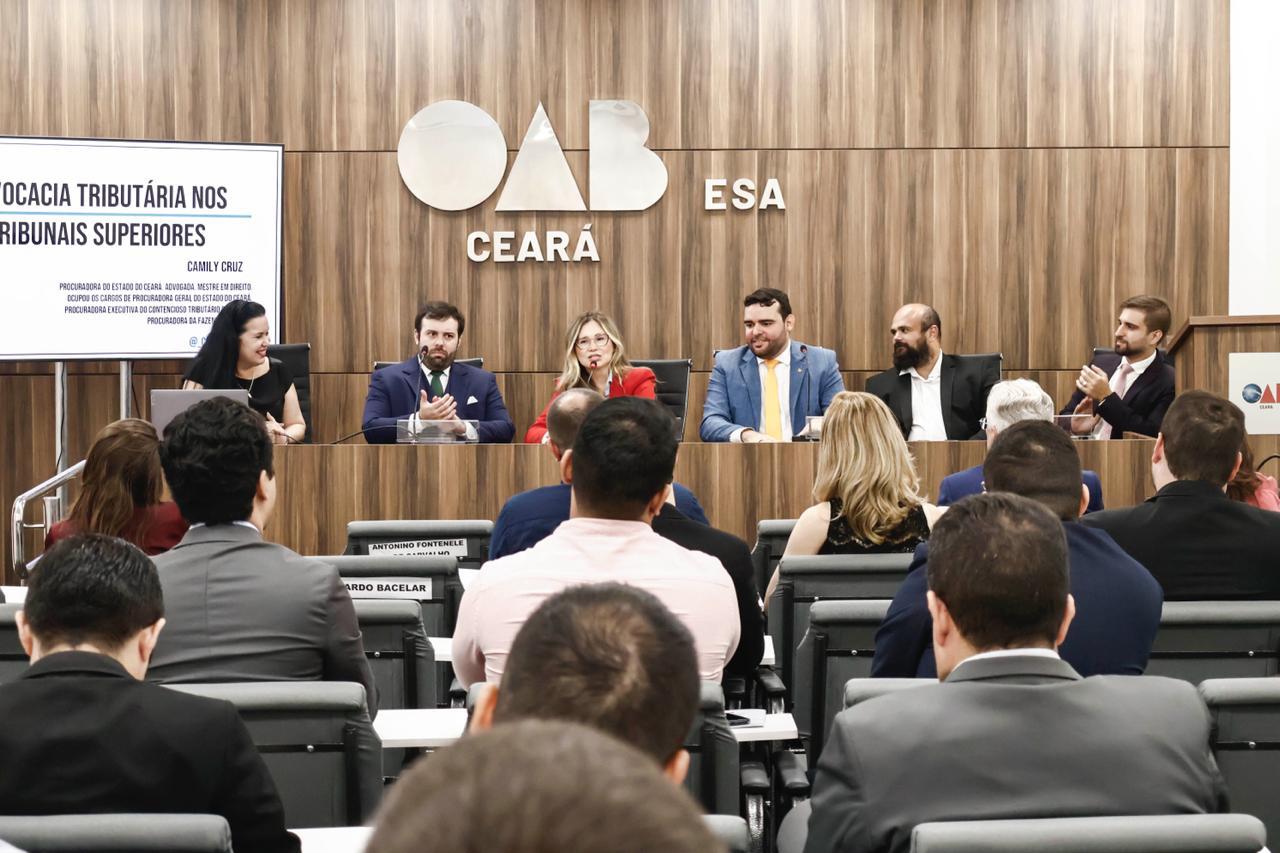 Camily Cruz palestra sobre "Advocacia tributária nos Tribunais Superiores" para advogados